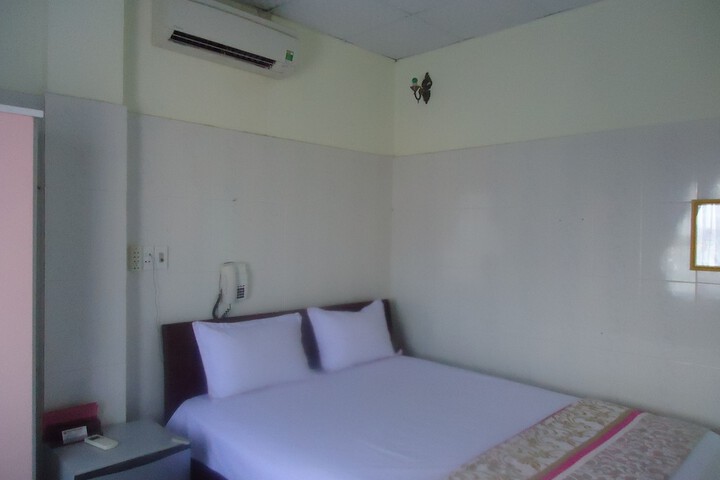 Room 7 of 49