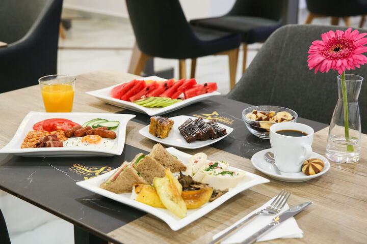 Breakfast/Coffee Service 90 of 120