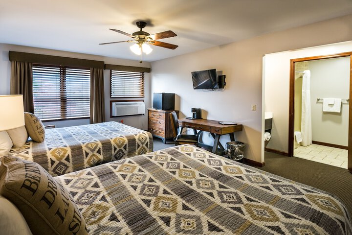 Standard 2 Queen Beds Hill View (12 of 16)