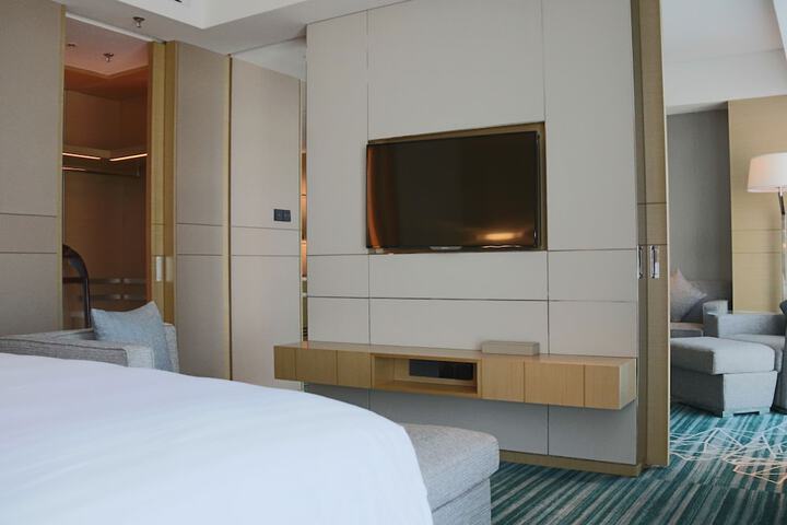 Room 19 of 90