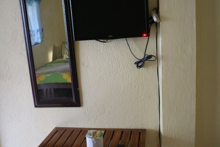 Room 11 of 17