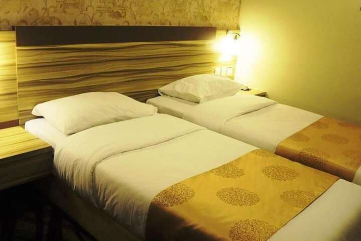 Room 13 of 30
