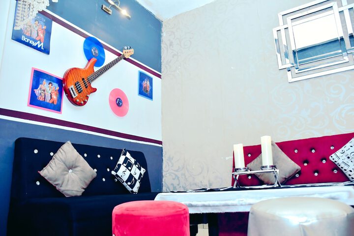 Lounge 45 of 58