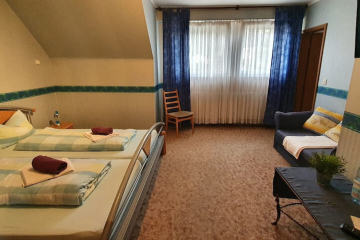 Room 10 of 31