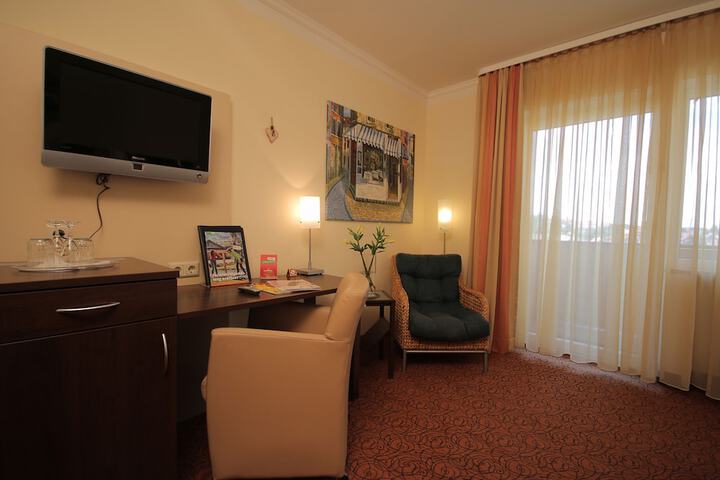 Room 9 of 25