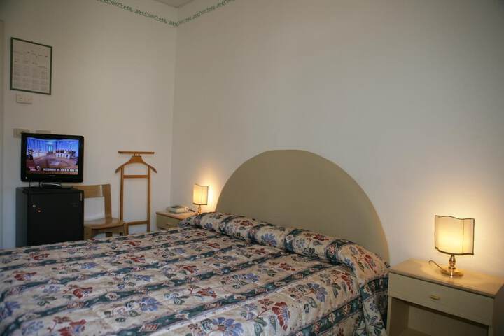 Room 15 of 37