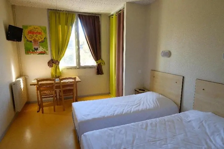 Room 2 of 6