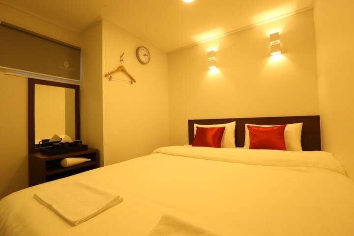 Room 4 of 30