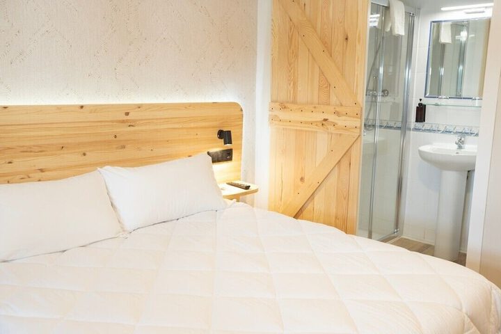 Room 8 of 34