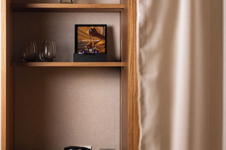 Room 27 of 86