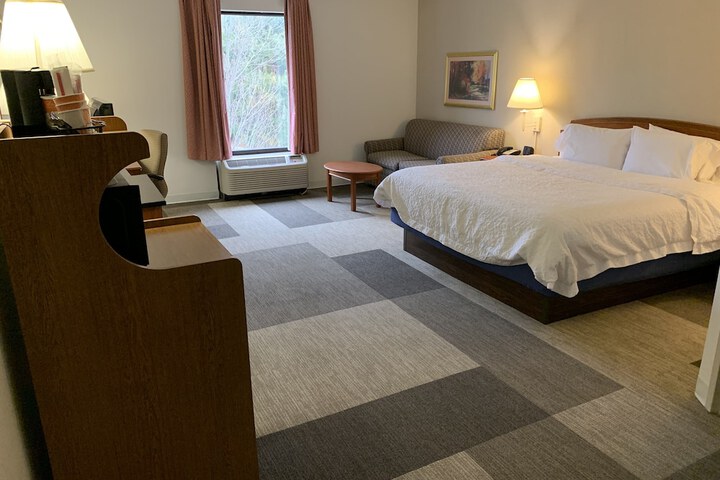 1 King Bed (8 of 46)