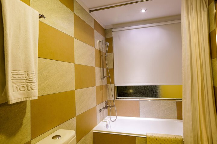 Room 12 of 23