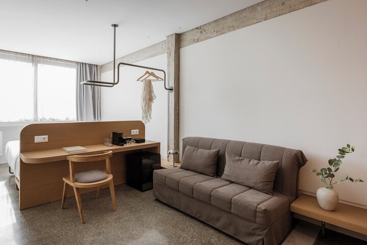 Room 32 of 65