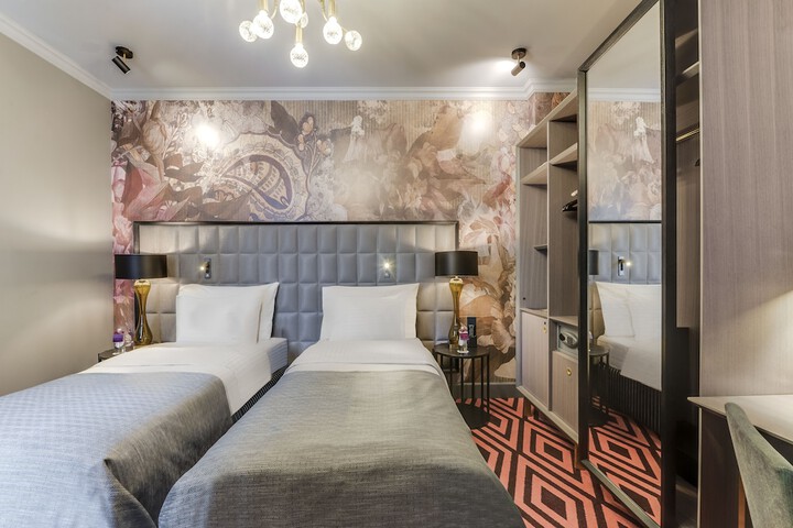 Room 13 of 91