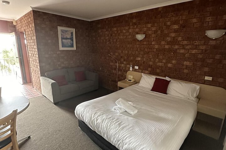 Room 9 of 34