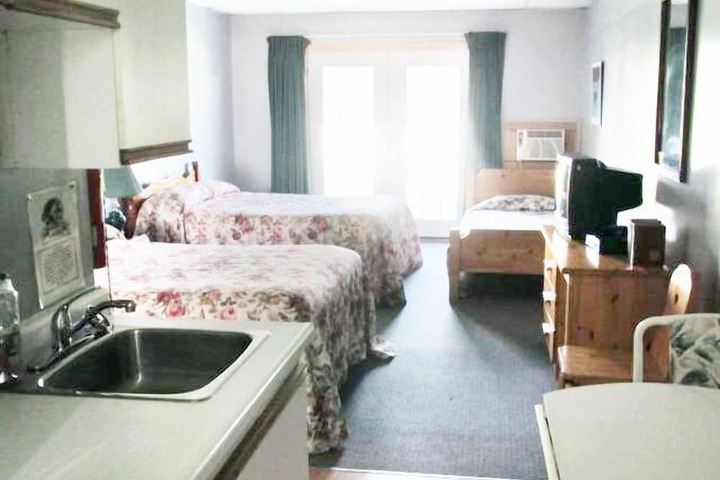 Room 13 of 37