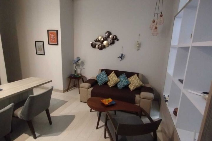 Room 7 of 12