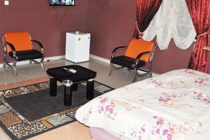 Room 6 of 18