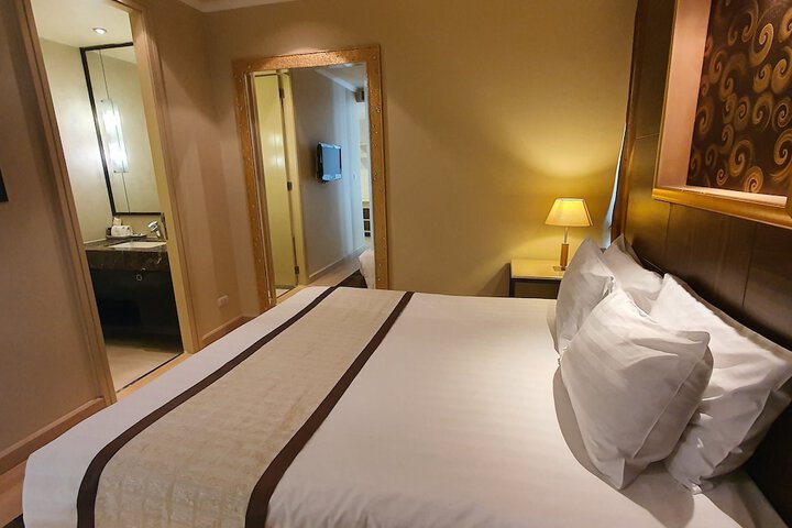 Room 15 of 103