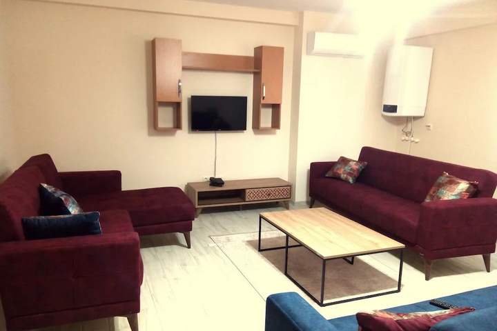 Room 4 of 9