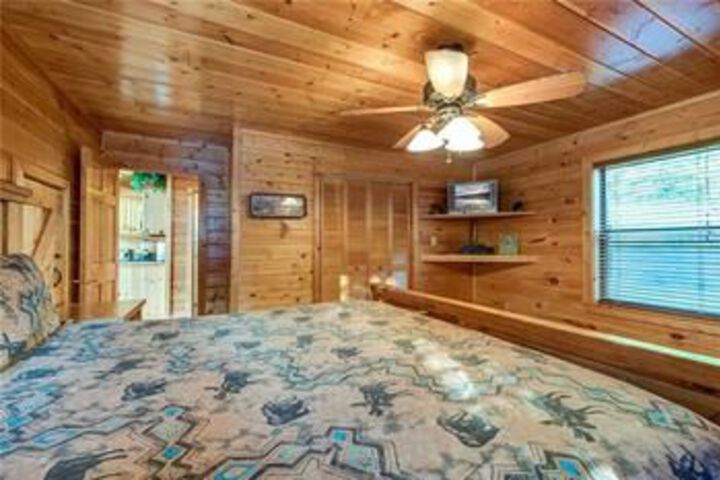 Exterior of Bear Bluffs 1 Bedroom Home with Hot Tub