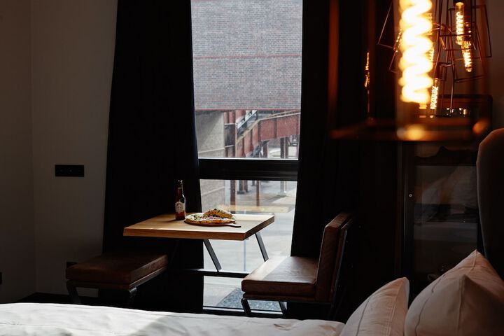 Room 10 of 33