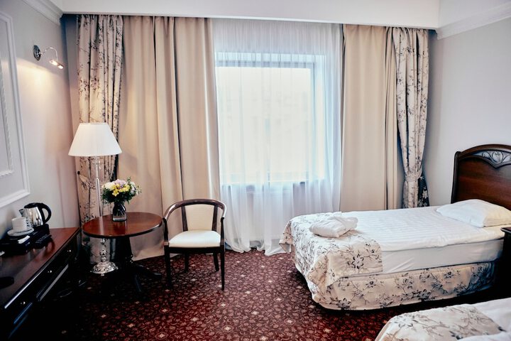 Room 6 of 40