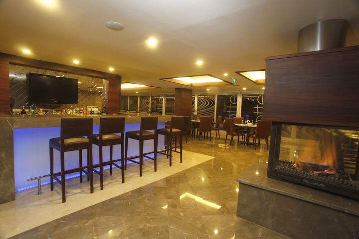 Lounge 41 of 60