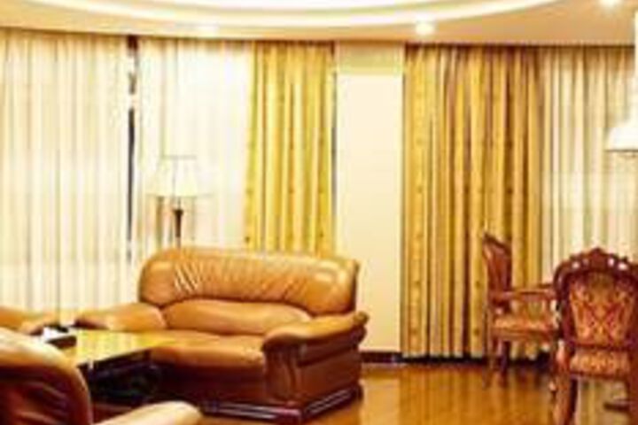 Room 4 of 36