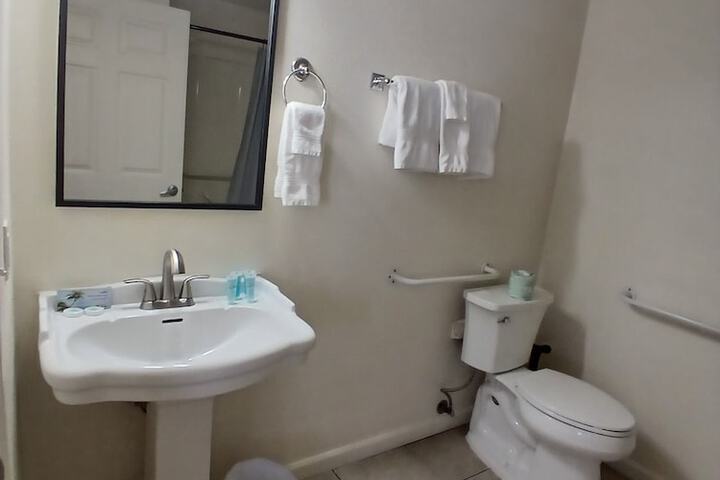 Room 26 of 35