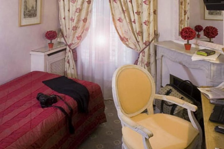 Room 16 of 37