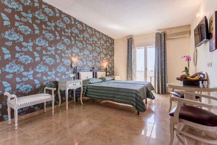Room 3 of 130