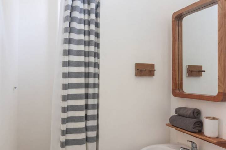 Room 33 of 52