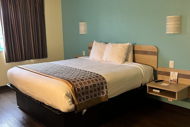 1 King Bed (11 of 20)