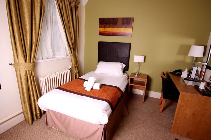 Room 8 of 30