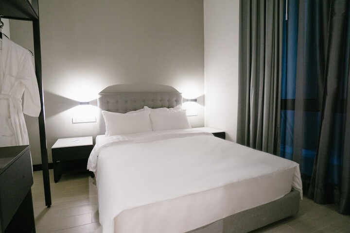 Room 16 of 33