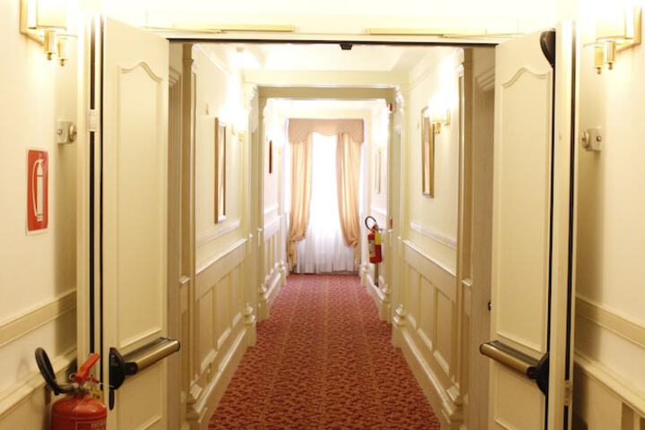 Ballroom/Hall 38 of 45