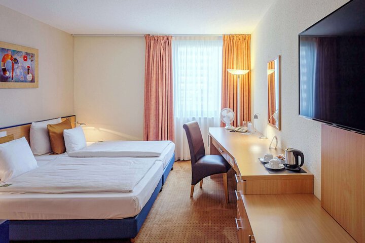 Room 19 of 105