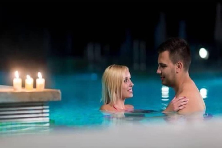 Hotel Pool