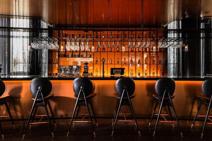 Lounge 196 of 225