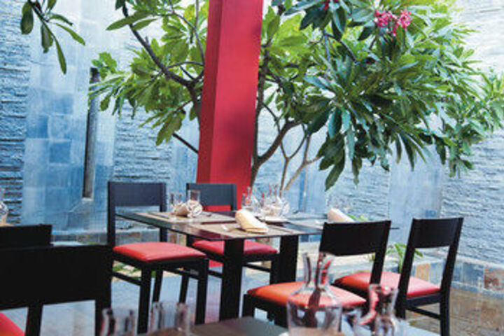 Dining 9 of 23