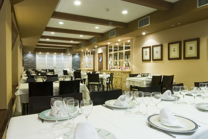Ballroom/Hall 40 of 51