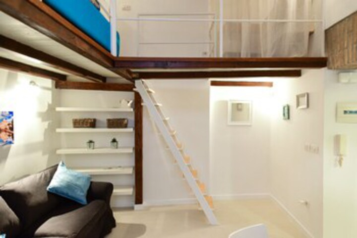 Room 10 of 19