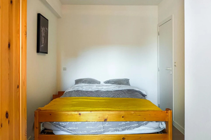 Room 4 of 18