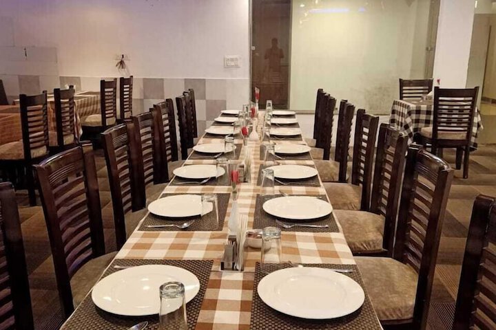 Dining 58 of 77