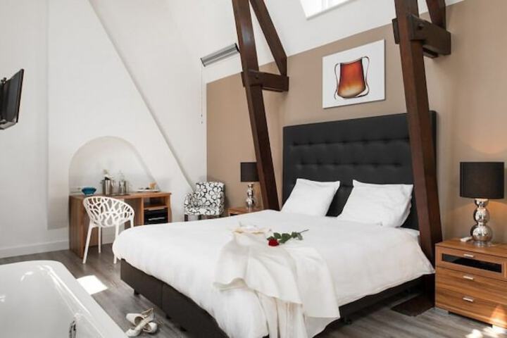 Room 3 of 31