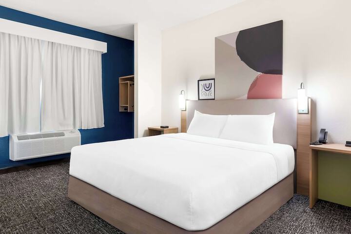 1 King Bed (1 of 23)