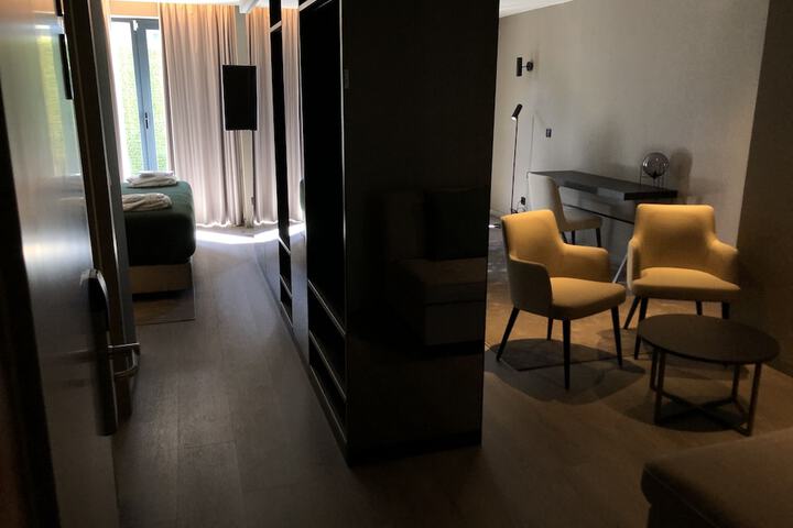 Room 9 of 34