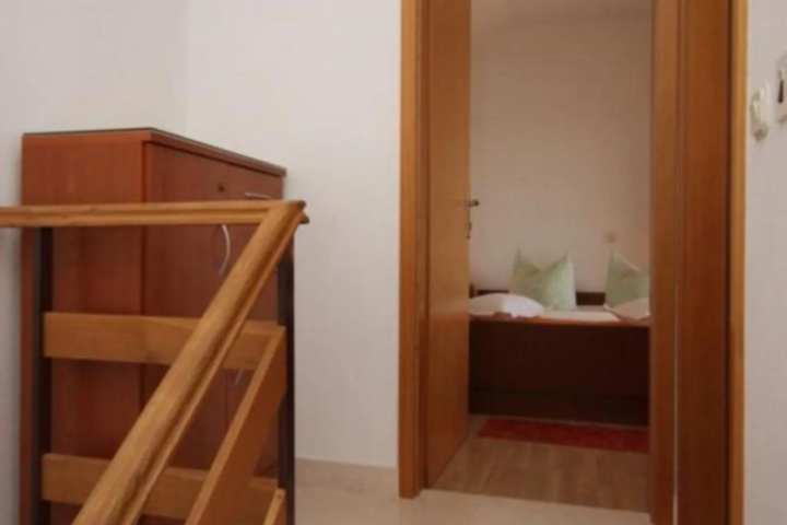 Room 8 of 18