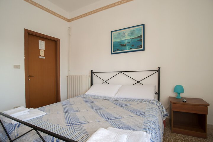 Room 30 of 48